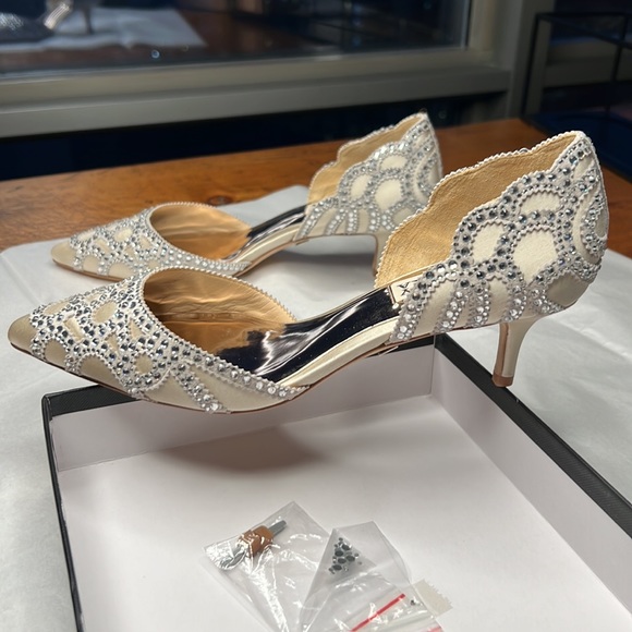 Badgley Mischka Ginny Pointed Toe Kitten heel - Picture 13 of 16